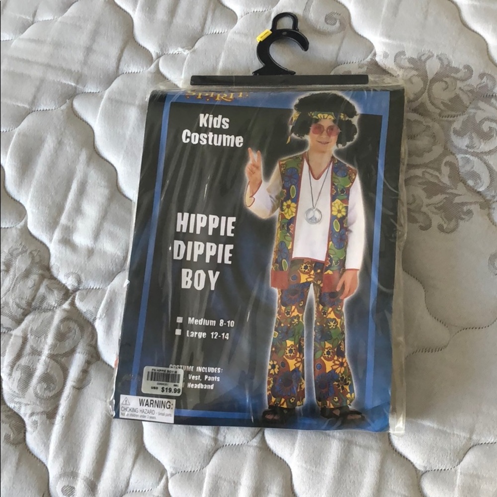 Halloween costume with gadgets ; no wig
